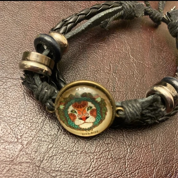 ⚜️Leo Charm Black Leather Bracelet! - Picture 2 of 2